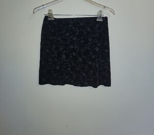 Chic Black Floral Mini Skirt